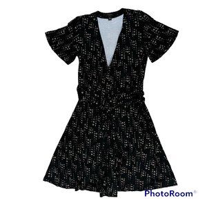 🎊HP!🎊 Ann Taylor Black Floral V-Neck Wrap Dress Flutter Sleeves Size 6P